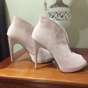 Anne Michelle CREAM peep toe suede booties